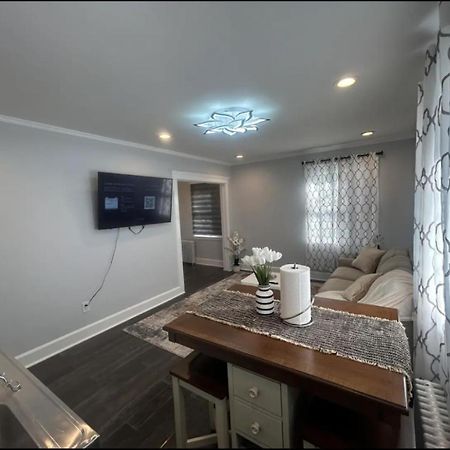 Private Suite In Huntington Station Экстерьер фото