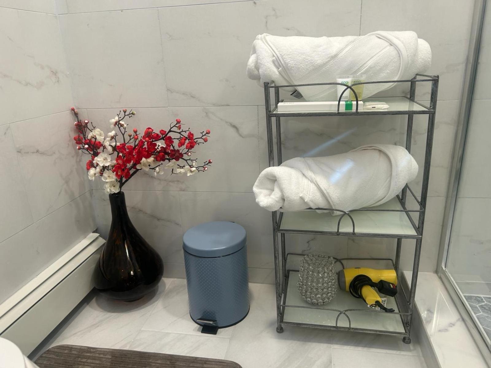 Private Suite In Huntington Station Экстерьер фото